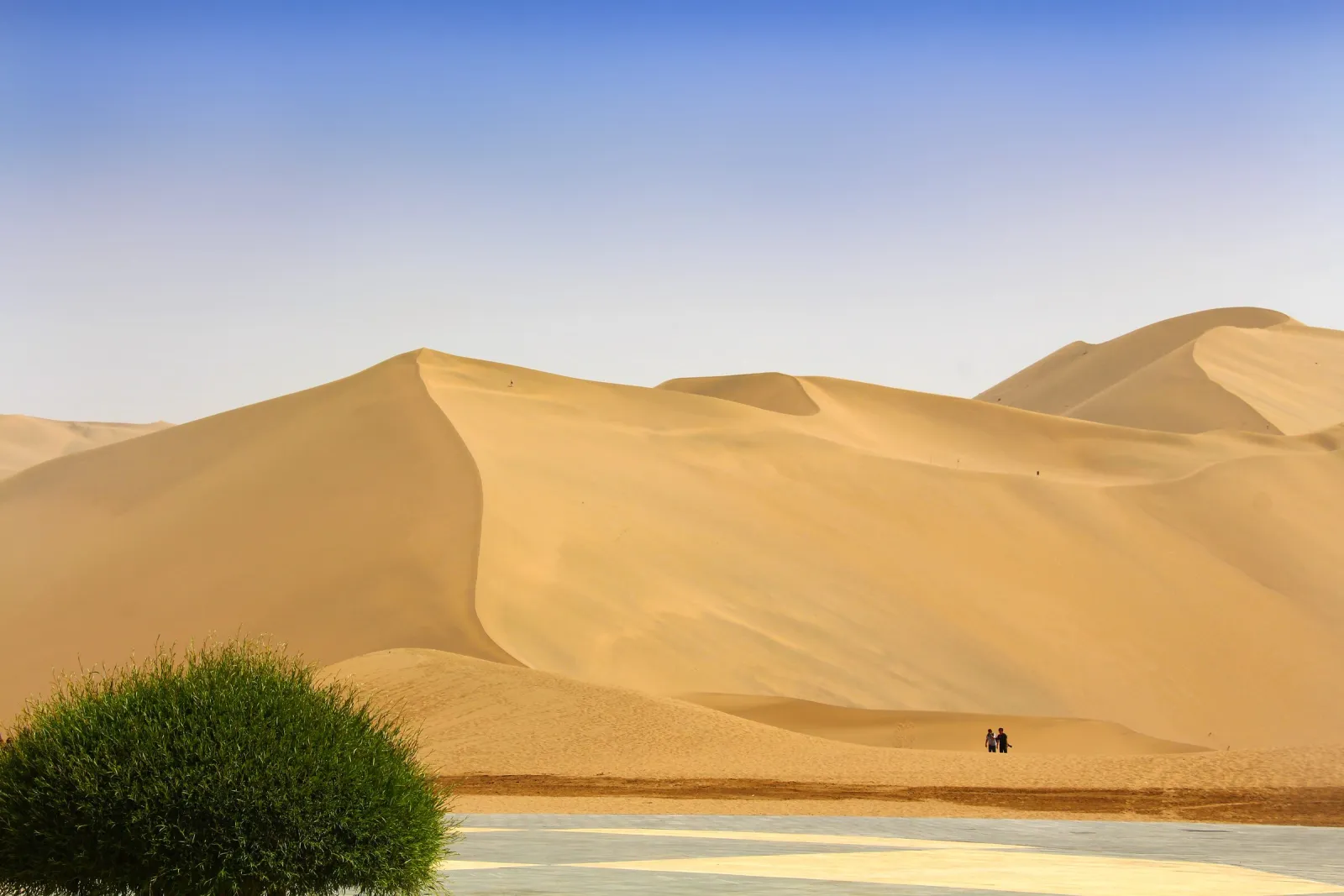 Mingsha Mountain